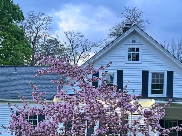 517 1st Crown Point Rd, Strafford, NH 03884