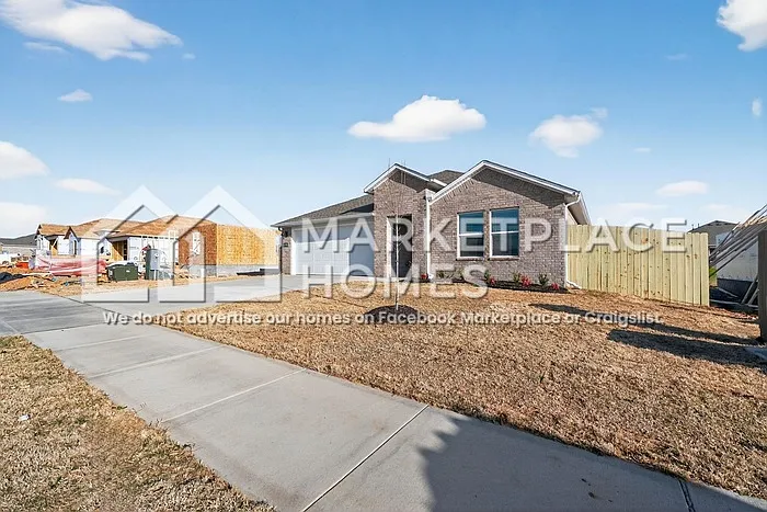 3050 Rosalee Ln — Photo 2