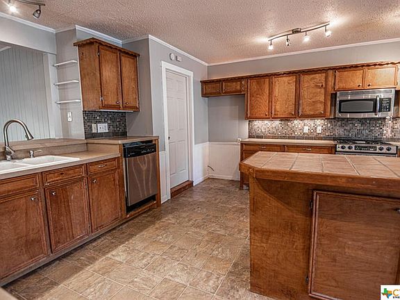 4th image of 103 N Oak Dr