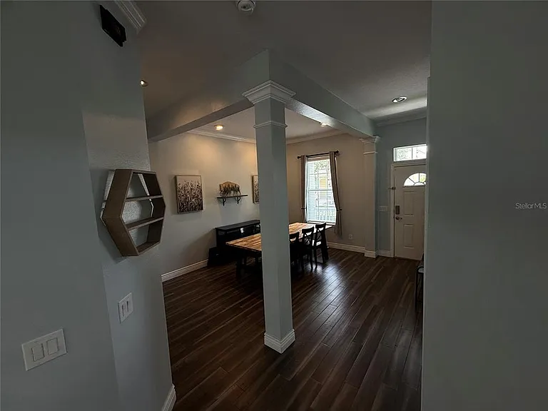 109 Grace Ave — Photo 2
