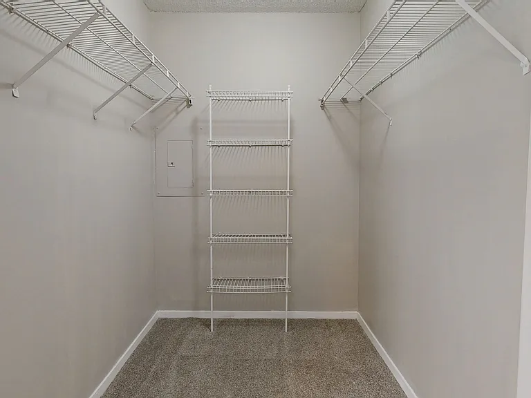 Must-Have Walk-in Closet Must-Have Walk-in Closet