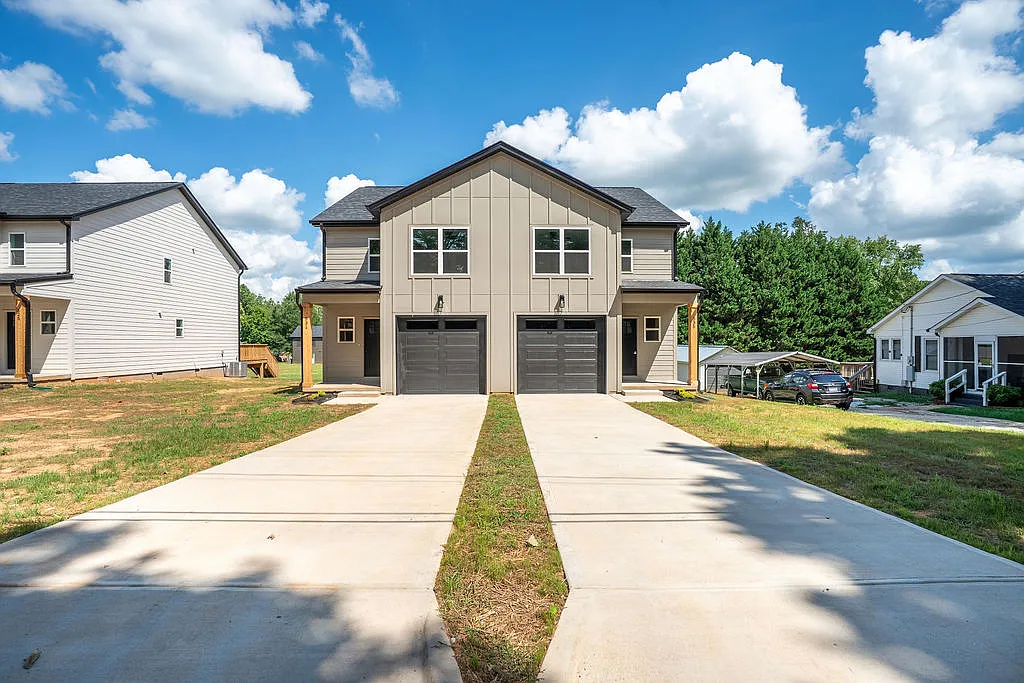 3 bed, 2.5 bath, 1400 sqft, $1,795 — Photo 3