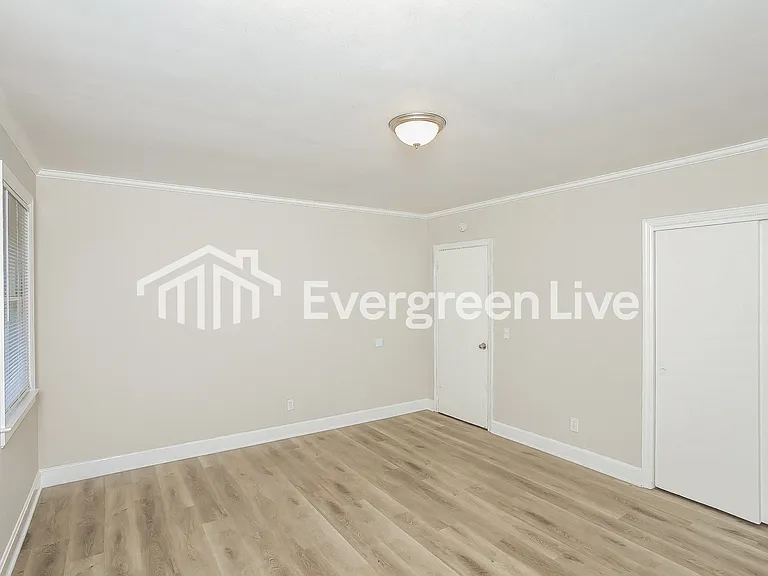 752 Shull St — Photo 4