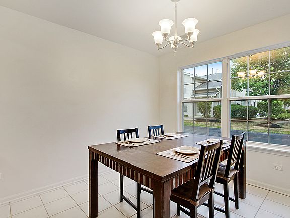 4th image of 648 Beaver Ct