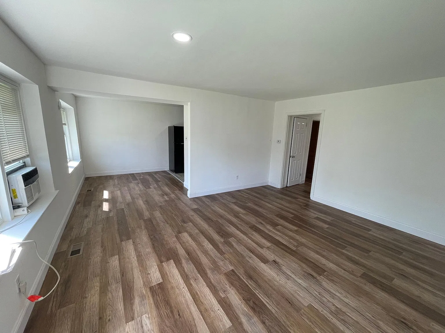 523 Lawler St — Photo 4