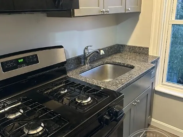 397-407 William St, 397-407 William St #3, Fall River, MA 02721