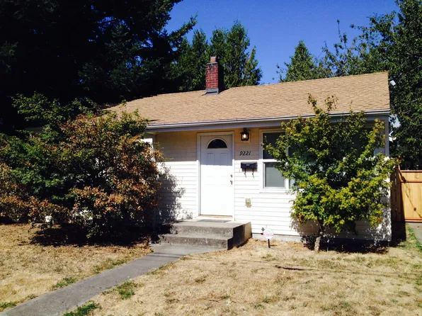 9221 SE Schiller St, Portland, OR 97266