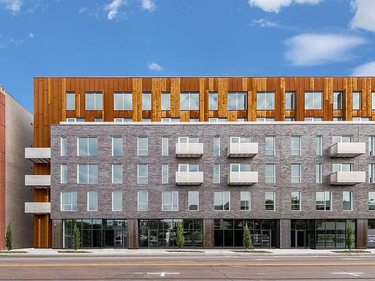 219 E Grand Ave — Photo 6