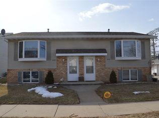 2725 S Wheatfield Dr, Appleton, WI 54915