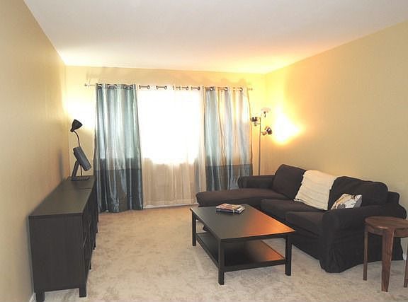 4th image of 425 Wesley Ave APT 202