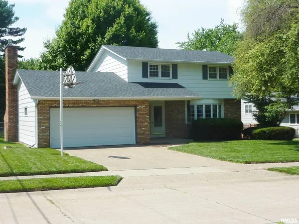 2615 E 39th St, Davenport, IA 52807