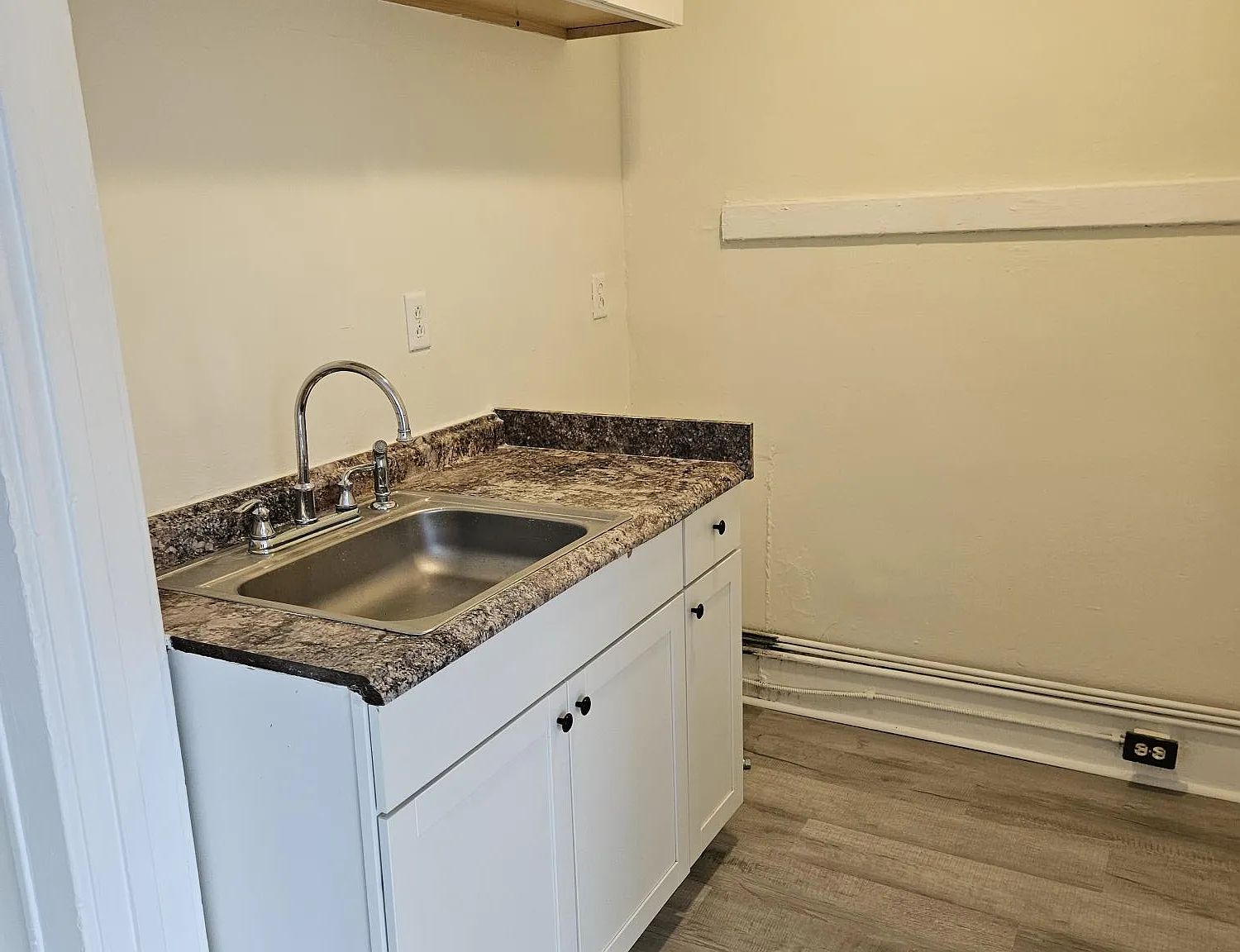 Studio, $825 — Photo 1