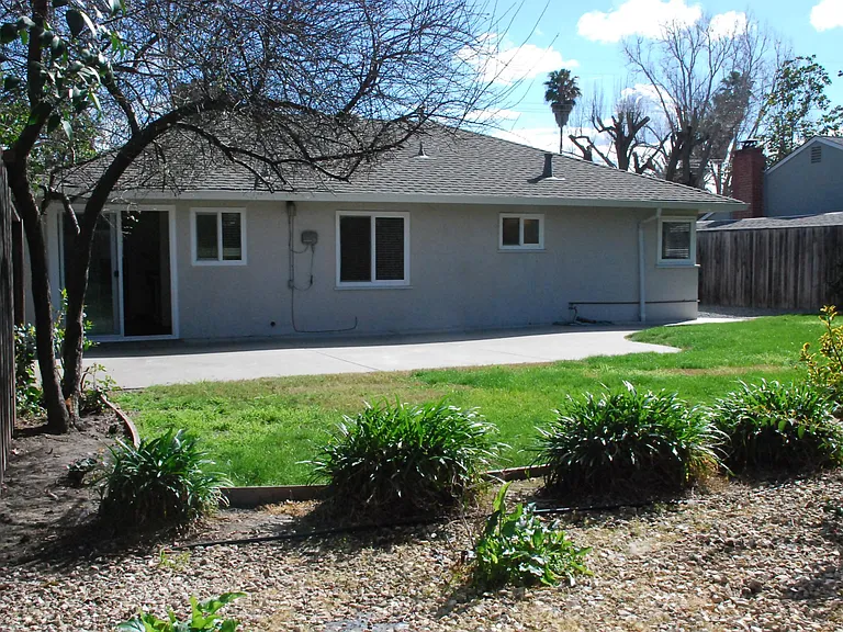 1912 Maybelle Dr — Photo 2