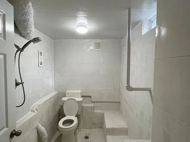 3666 Tara St — Photo 47