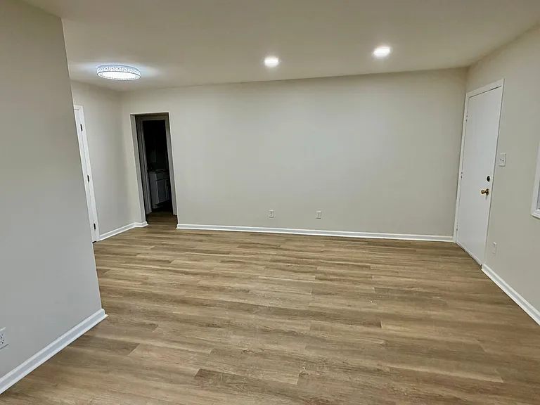 Sherwood Forest Apartments — Photo 40