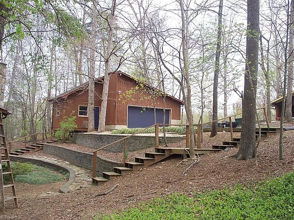 2nd image of 524 Briarwood Dr