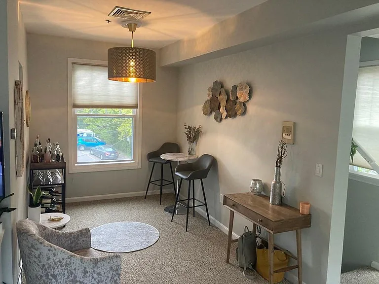 110 Maple Pl #8 — Photo 5