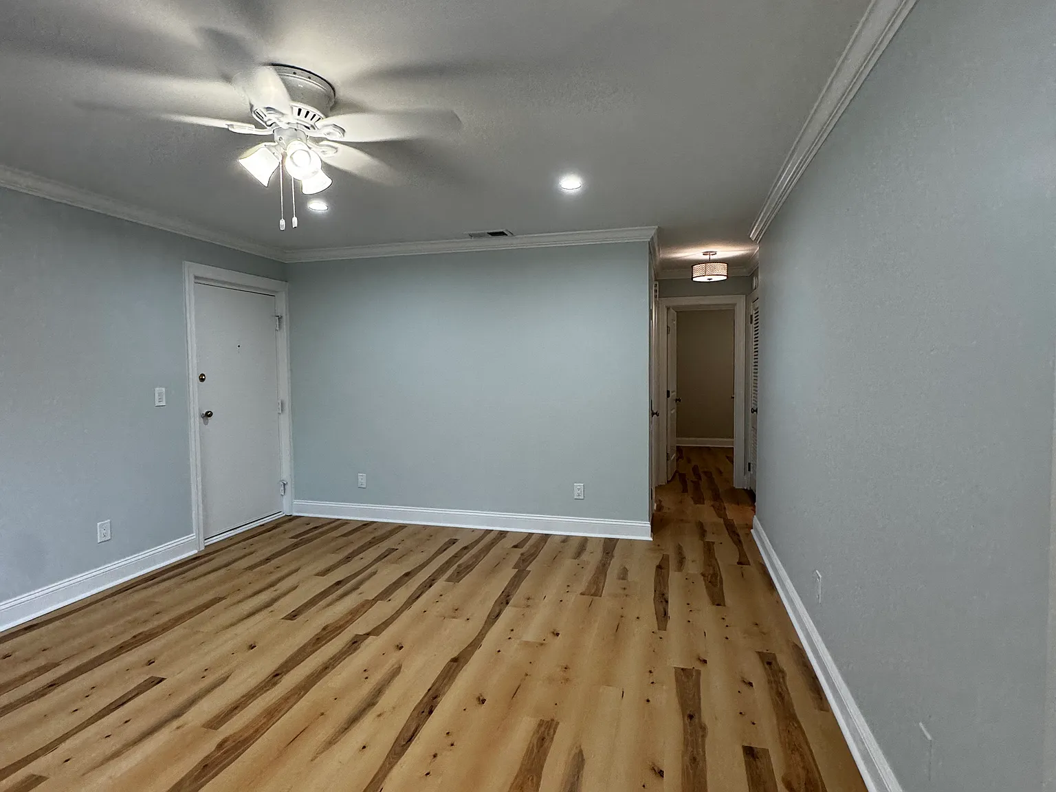 2 bed, 915 sqft, $2,600 — Photo 3