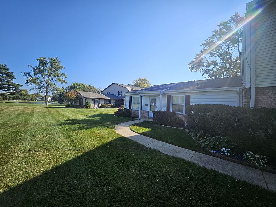 2nd image of 784 Gloucester Dr