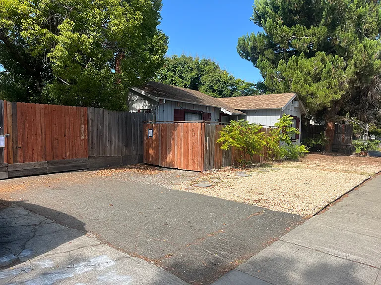3024 Clayton Rd — Photo 2