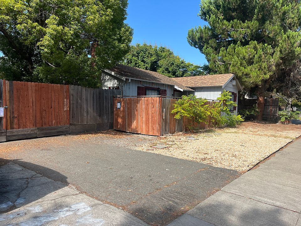 2nd image of 3024 Clayton Rd