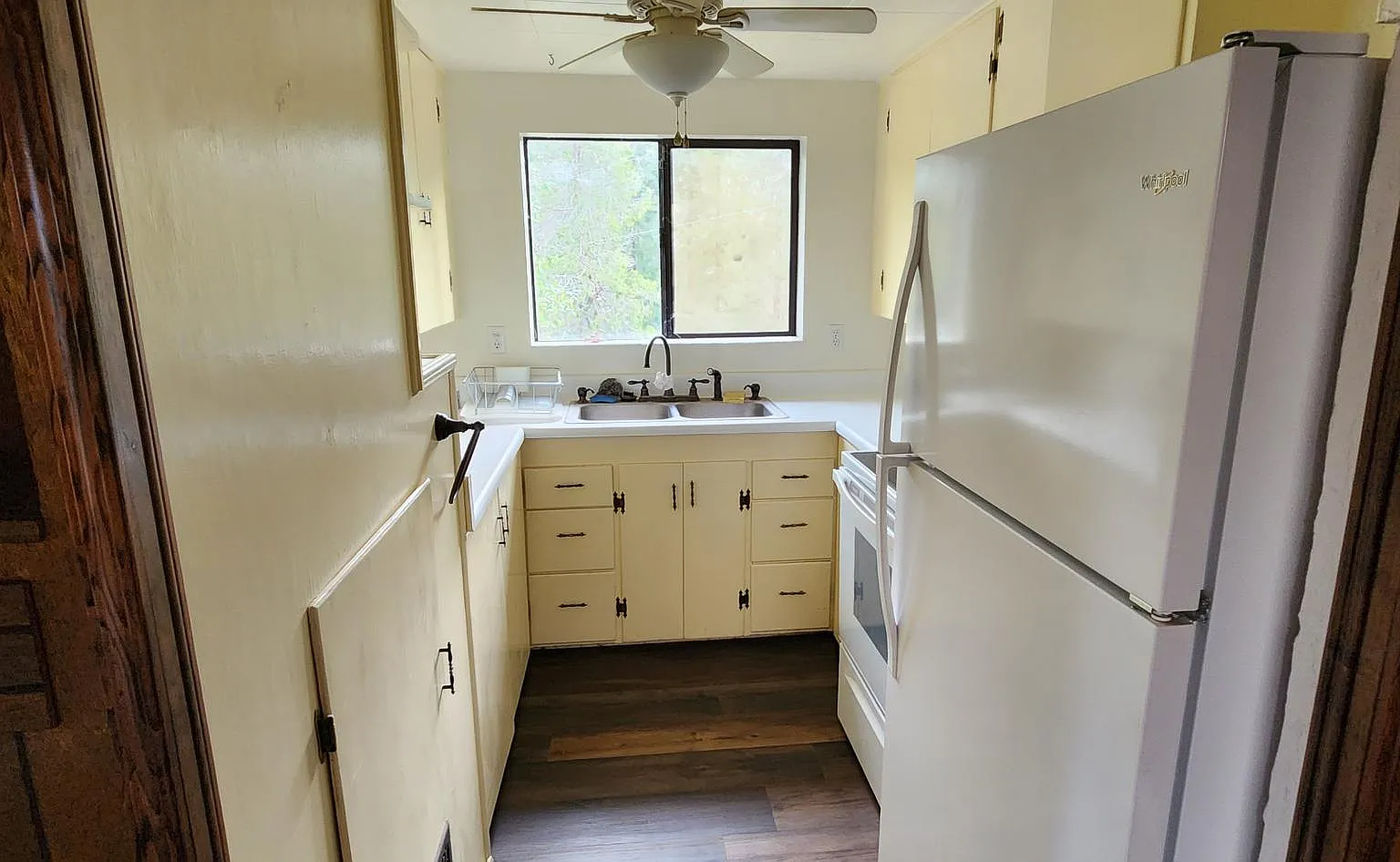 220 Crescent Dr — Photo 3