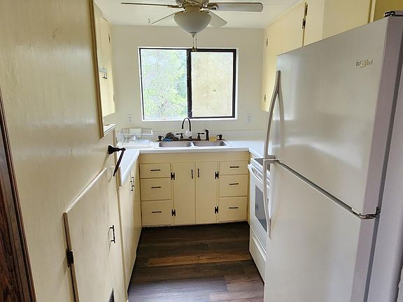 3rd image of 220 Crescent Dr