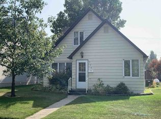 506 2nd St SE, Rugby, ND 58368