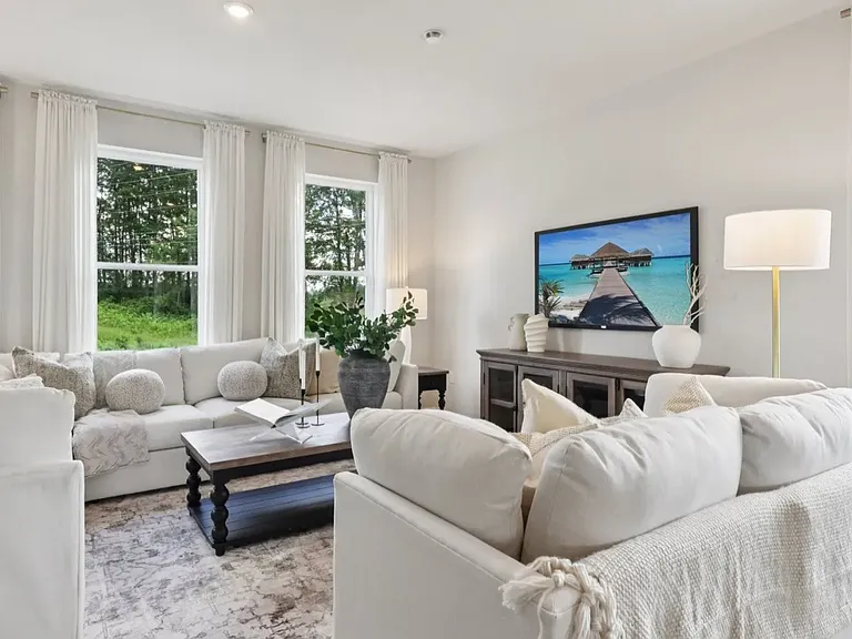 749 Hardman Dr — Photo 4