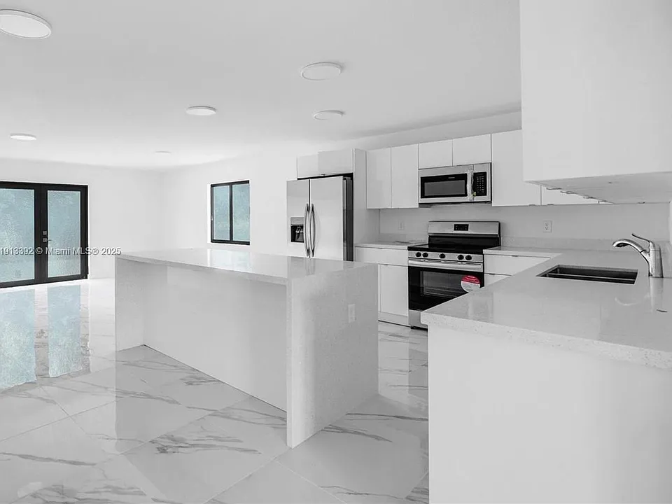 152 NW 18th St
