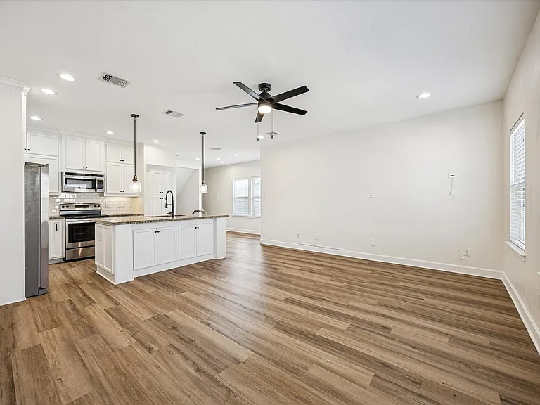 5402 Jonathan Ln — Photo 6