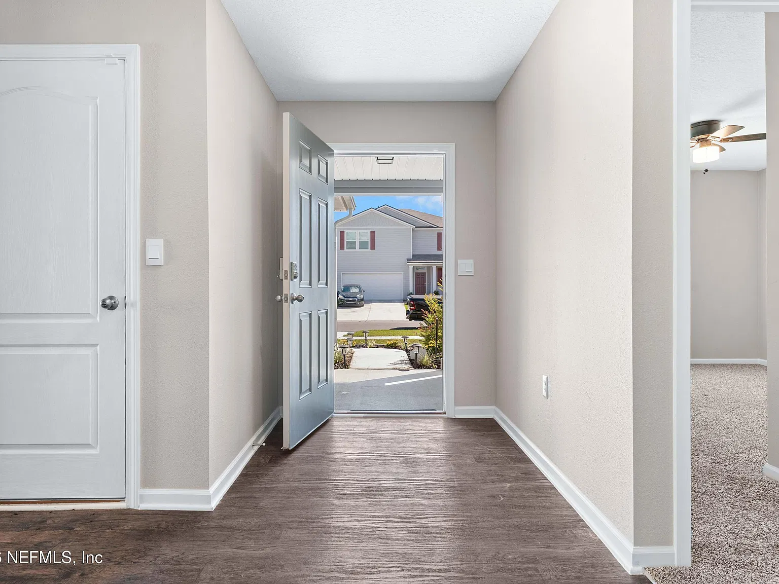 3 bed, 2.0 bath, 1564 sqft, $2,150 — Photo 4