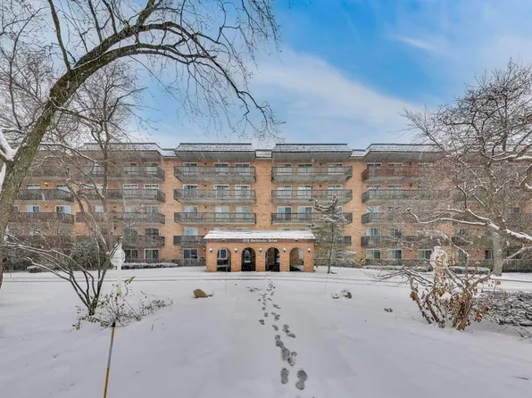 512 Redondo Dr APT 107, Downers Grove, IL 60516