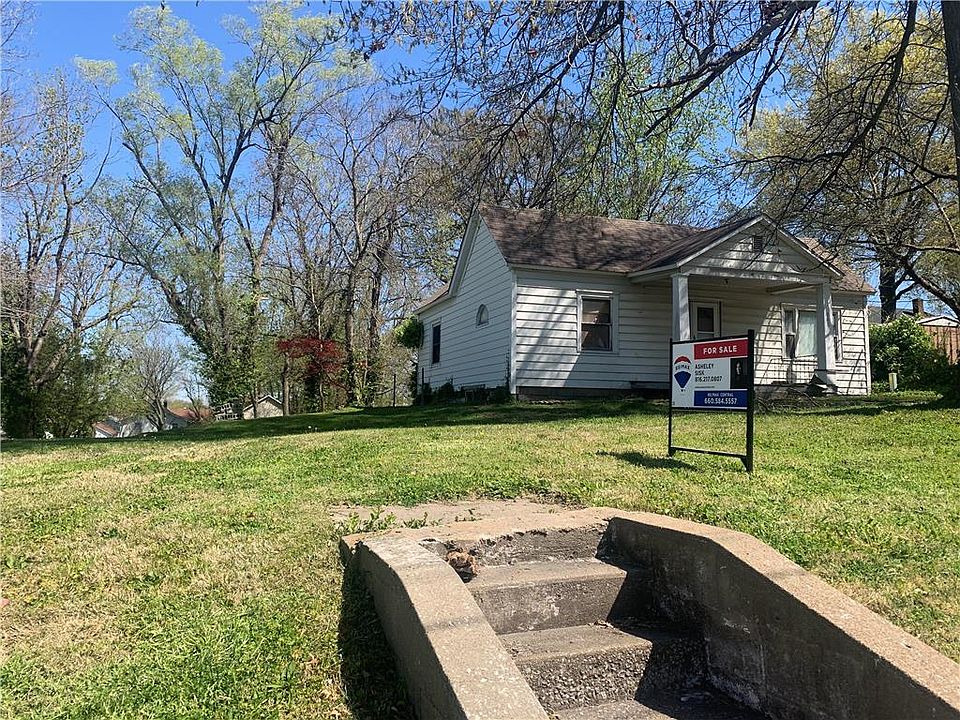 2nd image of 206 W 22nd St