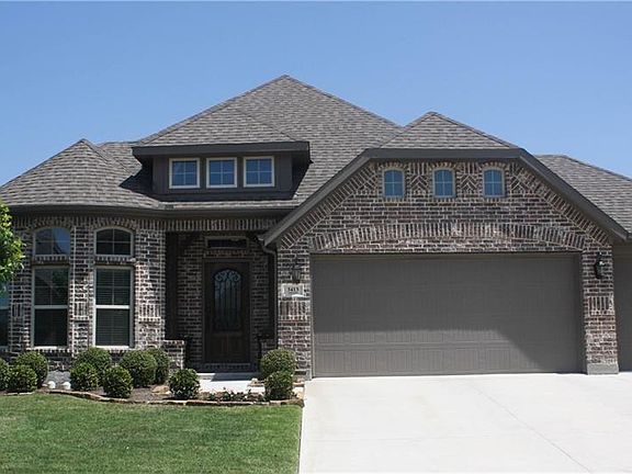 2nd image of 3413 Hawthorn Ln