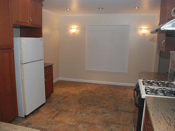 4th image of 1990 29th Ave