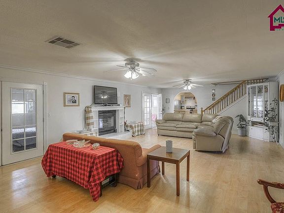 2nd image of 829 Hermosa Dr
