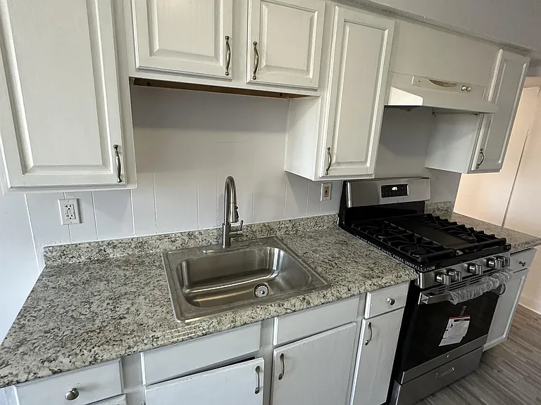 210 Derby Ave #C — Photo 13