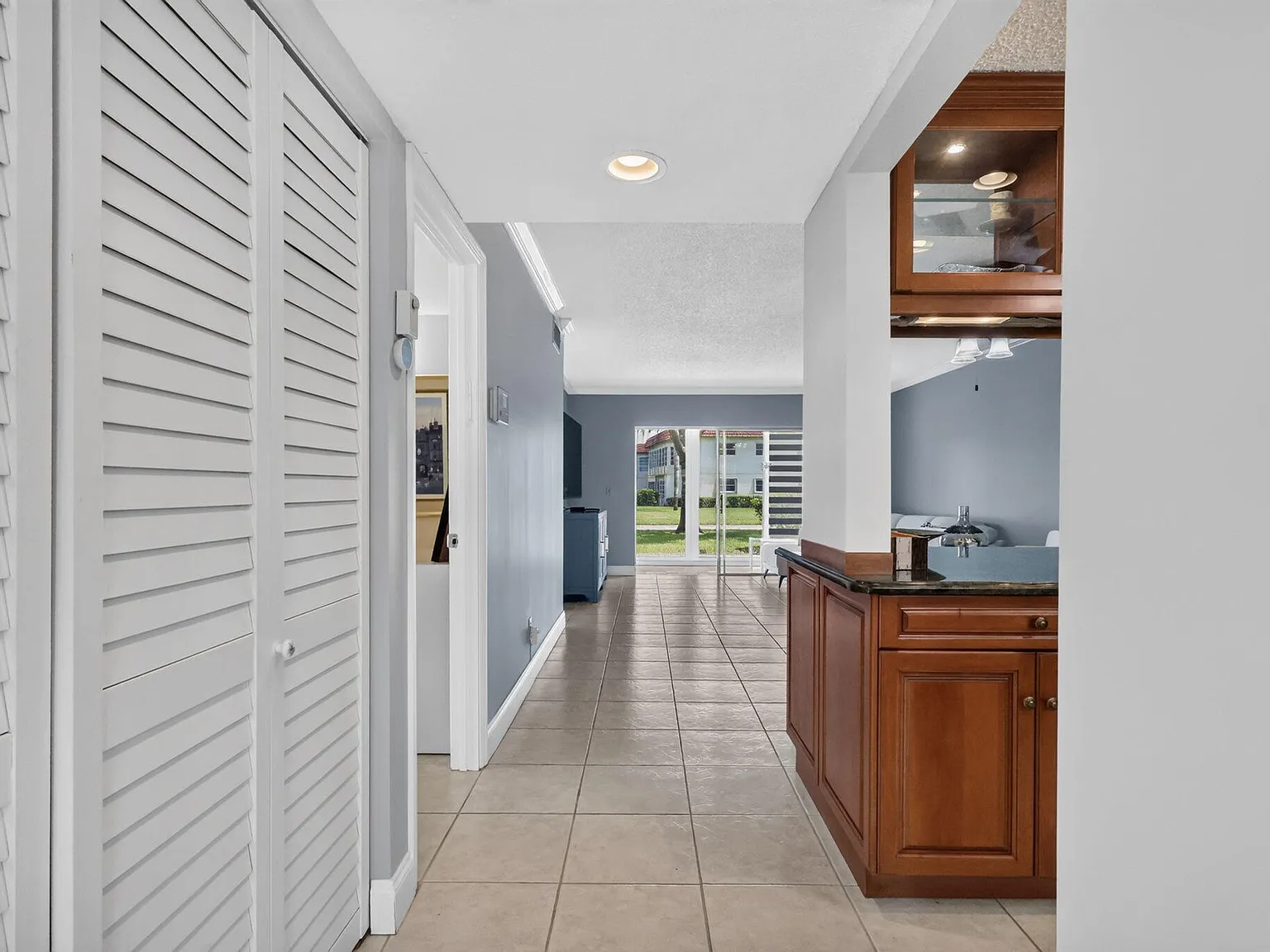 2 bed, 2.0 bath, 925 sqft, $2,100 — Photo 4