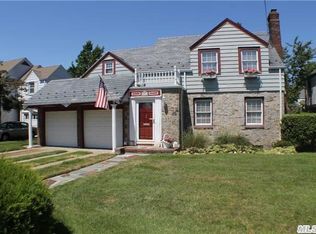 101 Utterby Rd, Malverne, NY 11565