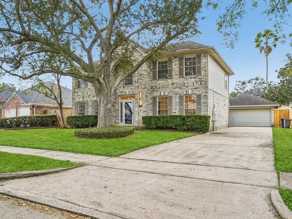 1808 N Mission Cir, Friendswood, TX 77546
