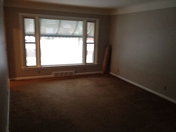 5th image of 429 E Jarvis Ave