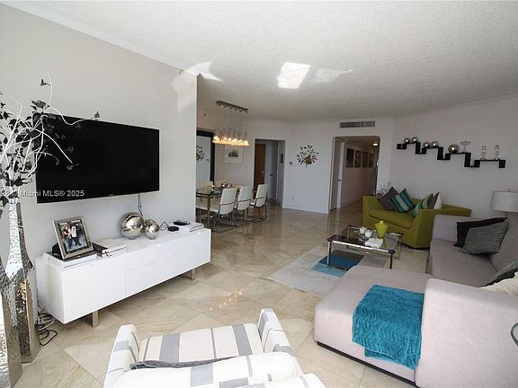 3rd image of 21205 Yacht Club Dr APT 2806