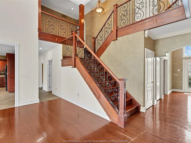 1585 Stoneybrook Cres — Photo 19