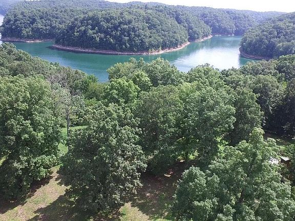 4th image of 29 Hickory Point Dr