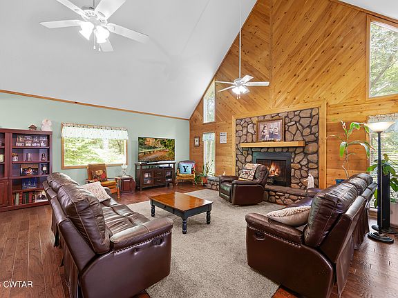 2nd image of 262 Lakewood Dr