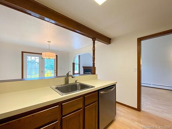 5th image of 9 Juniper Pl #9