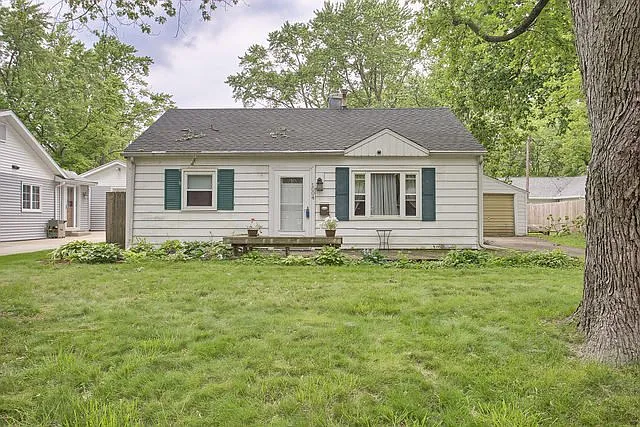 1004 Crestwood Dr photo 1