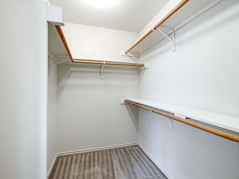 832 Dimrock — Photo 24