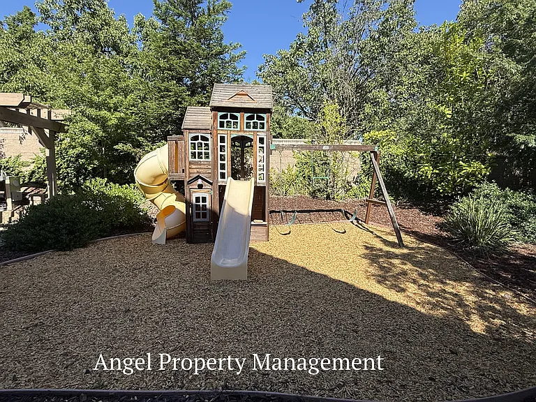 128 Dowd Ct — Photo 3